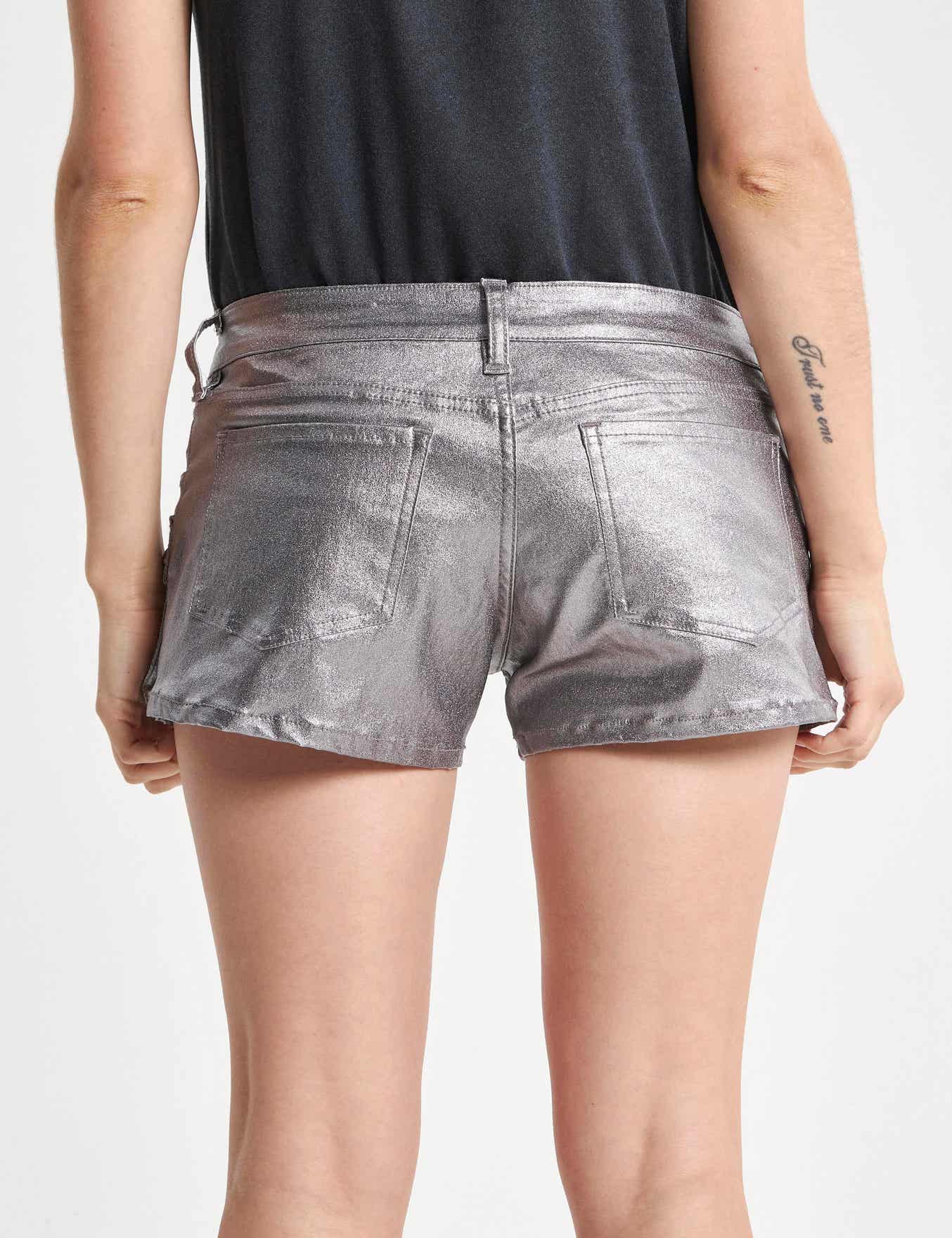 SHORT LOW METALLIC