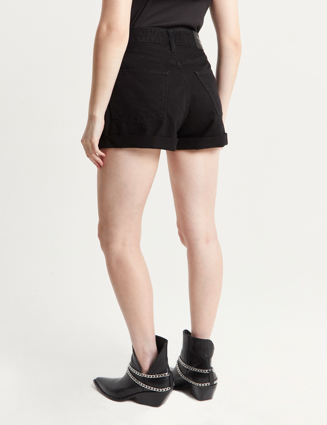SHORT TASH MEGA BLACK