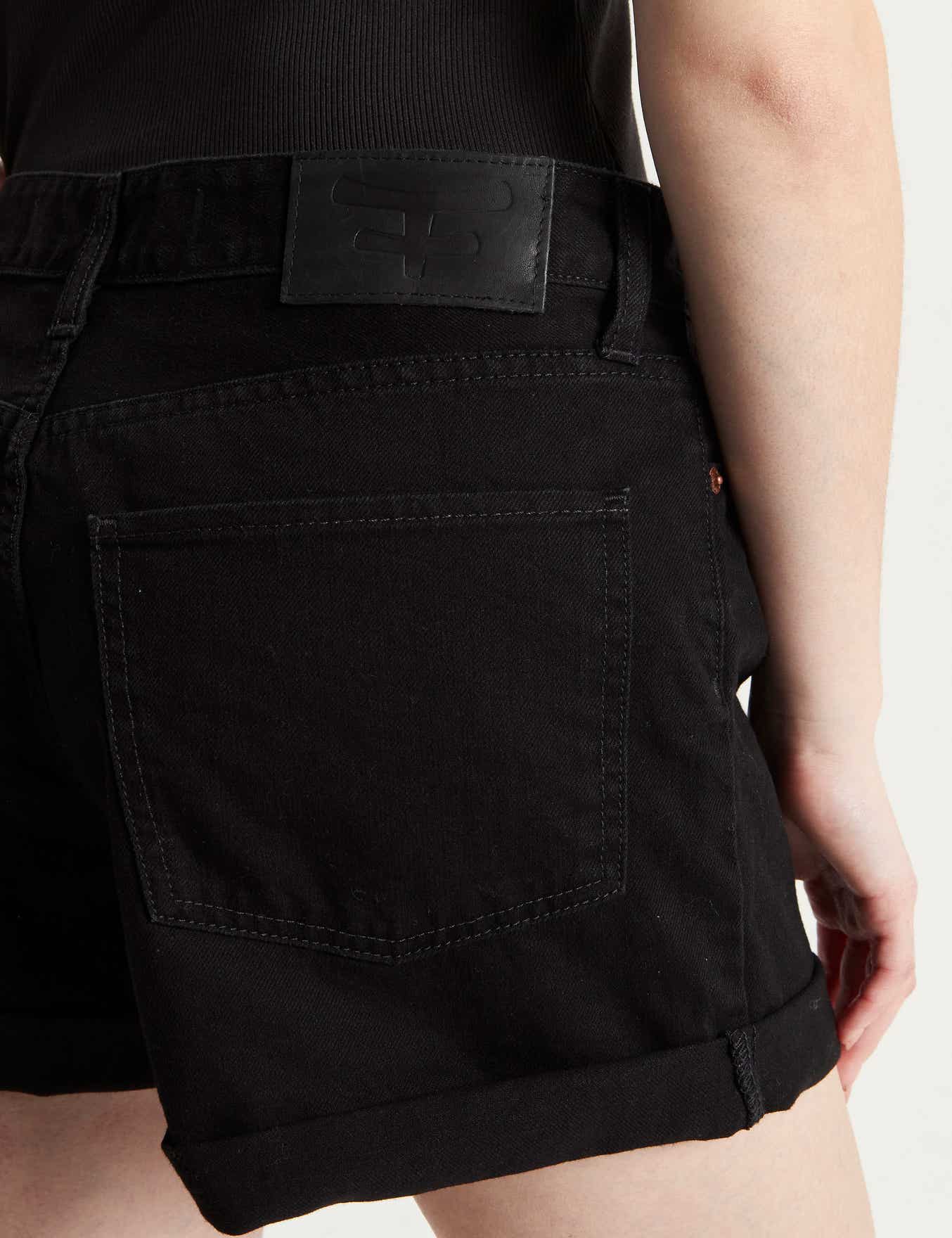 SHORT TASH MEGA BLACK