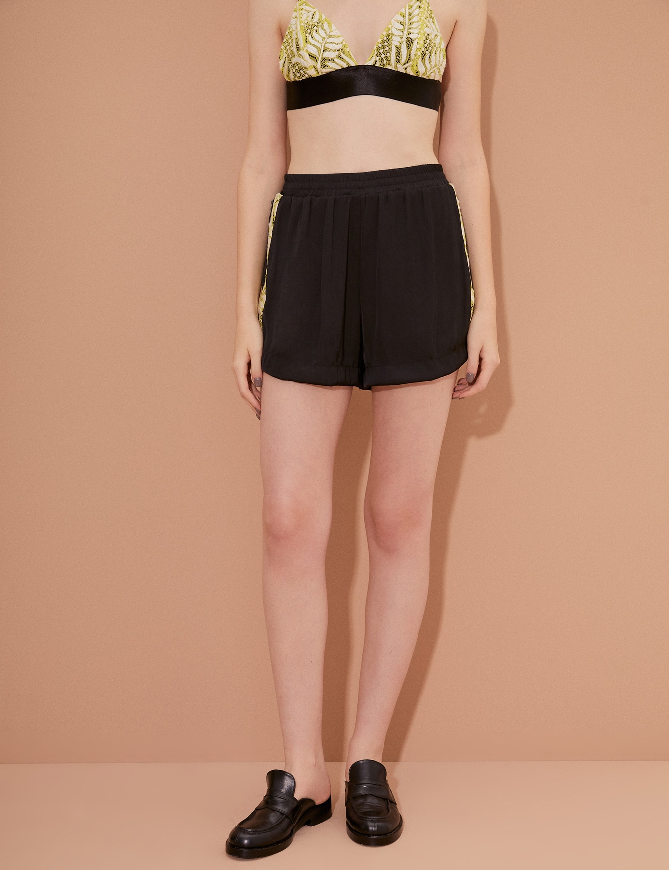 SHORT LACE TRACE