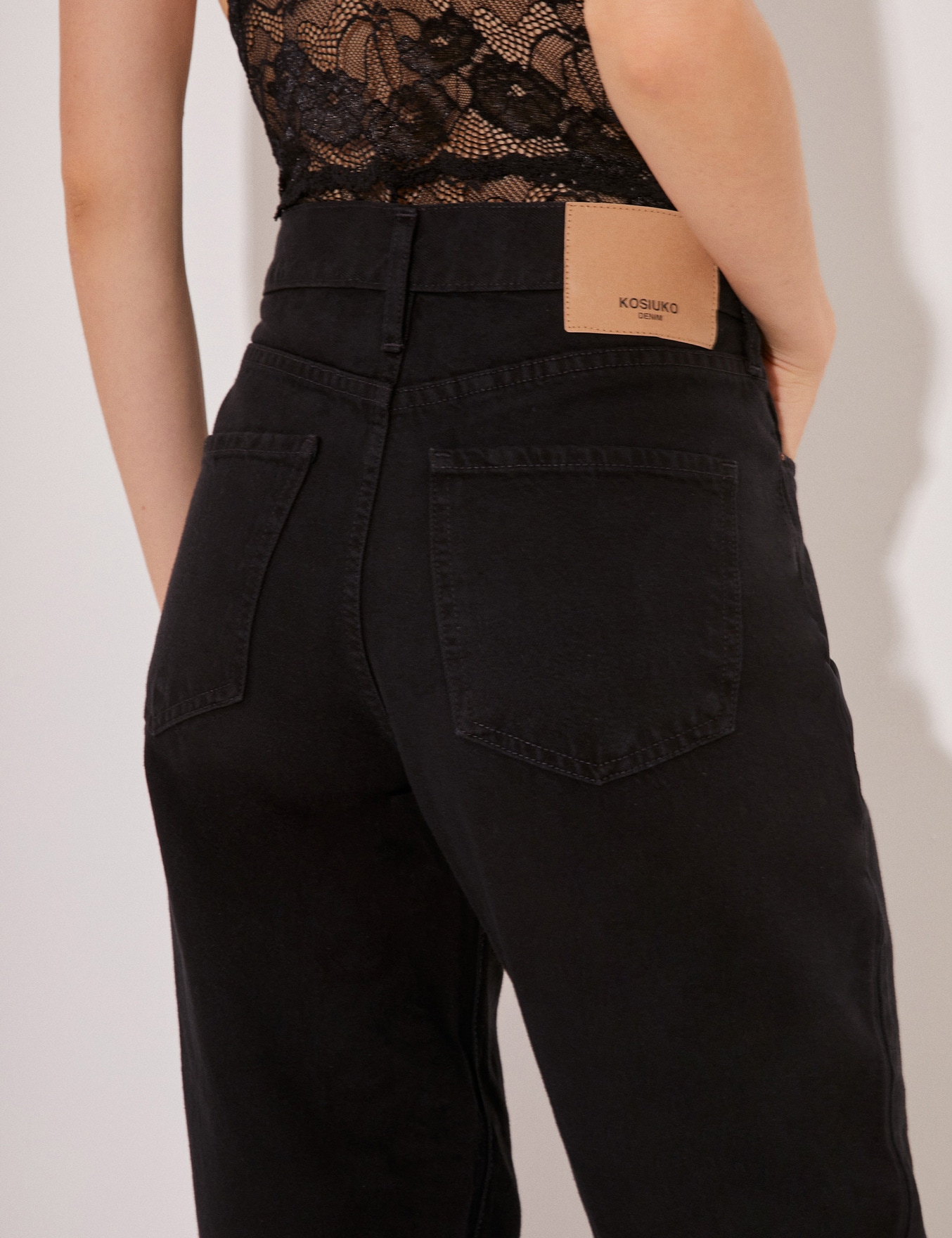 JEANS FREAKING BLACK