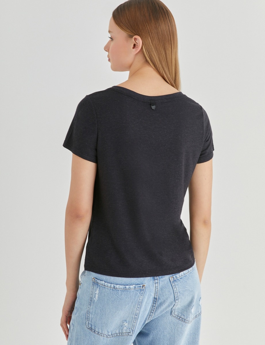 REMERA TESS
