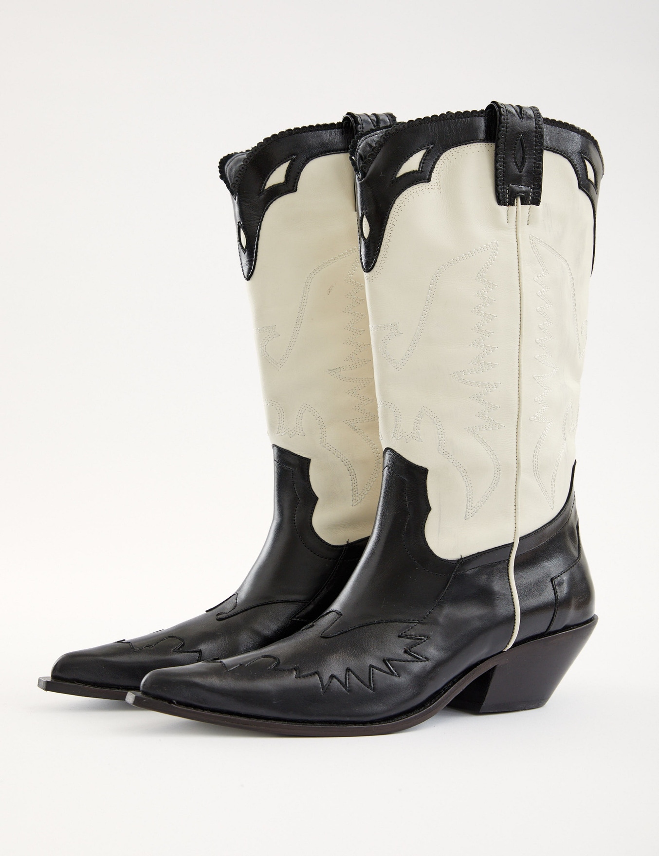 BOTA A GIRL LIKE ME