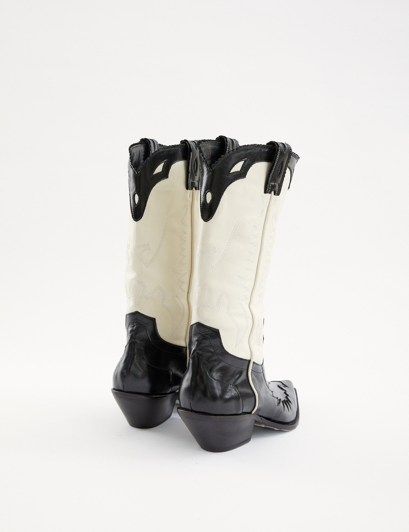 BOTA A GIRL LIKE ME
