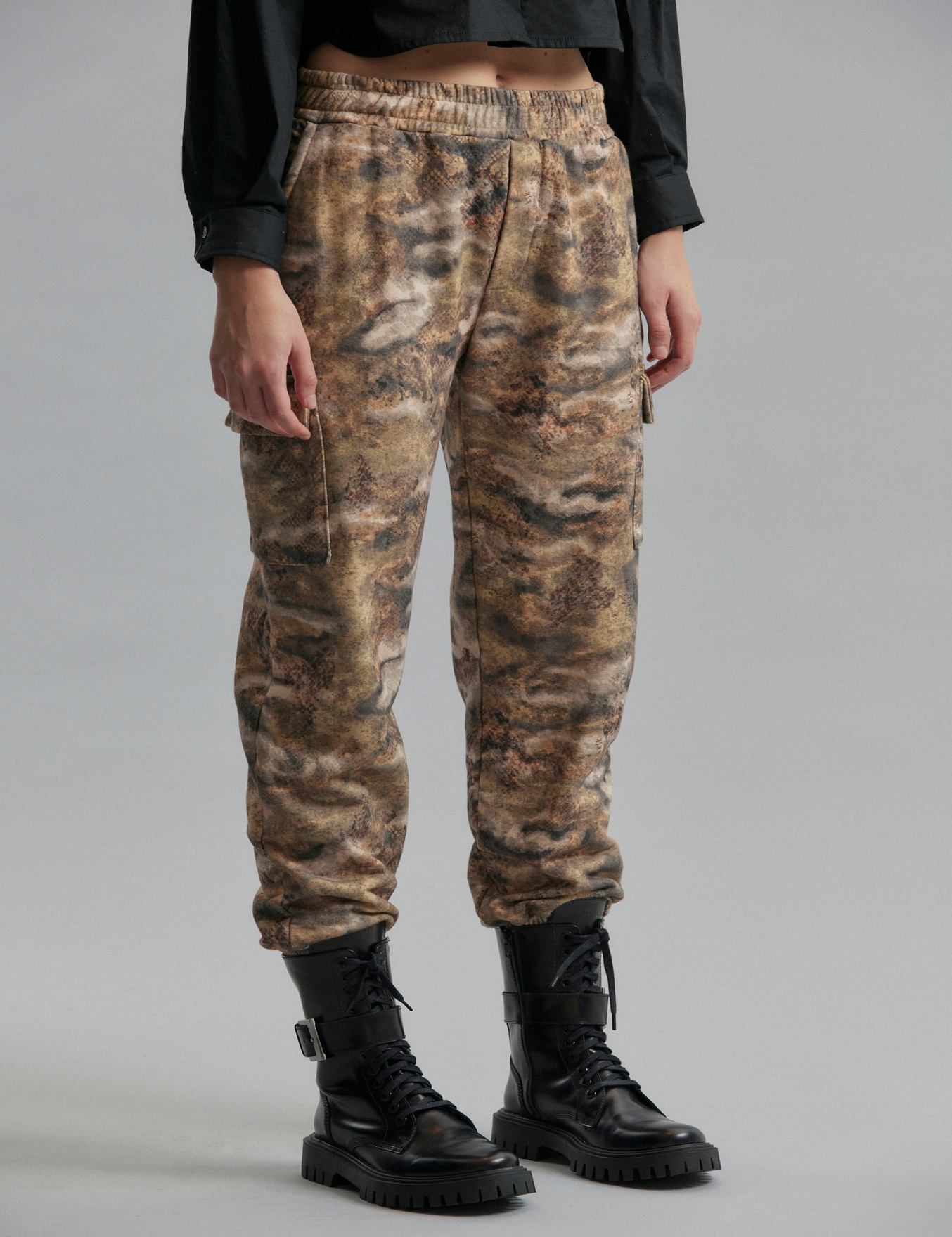 JOGGER DRAMATIC SKIN