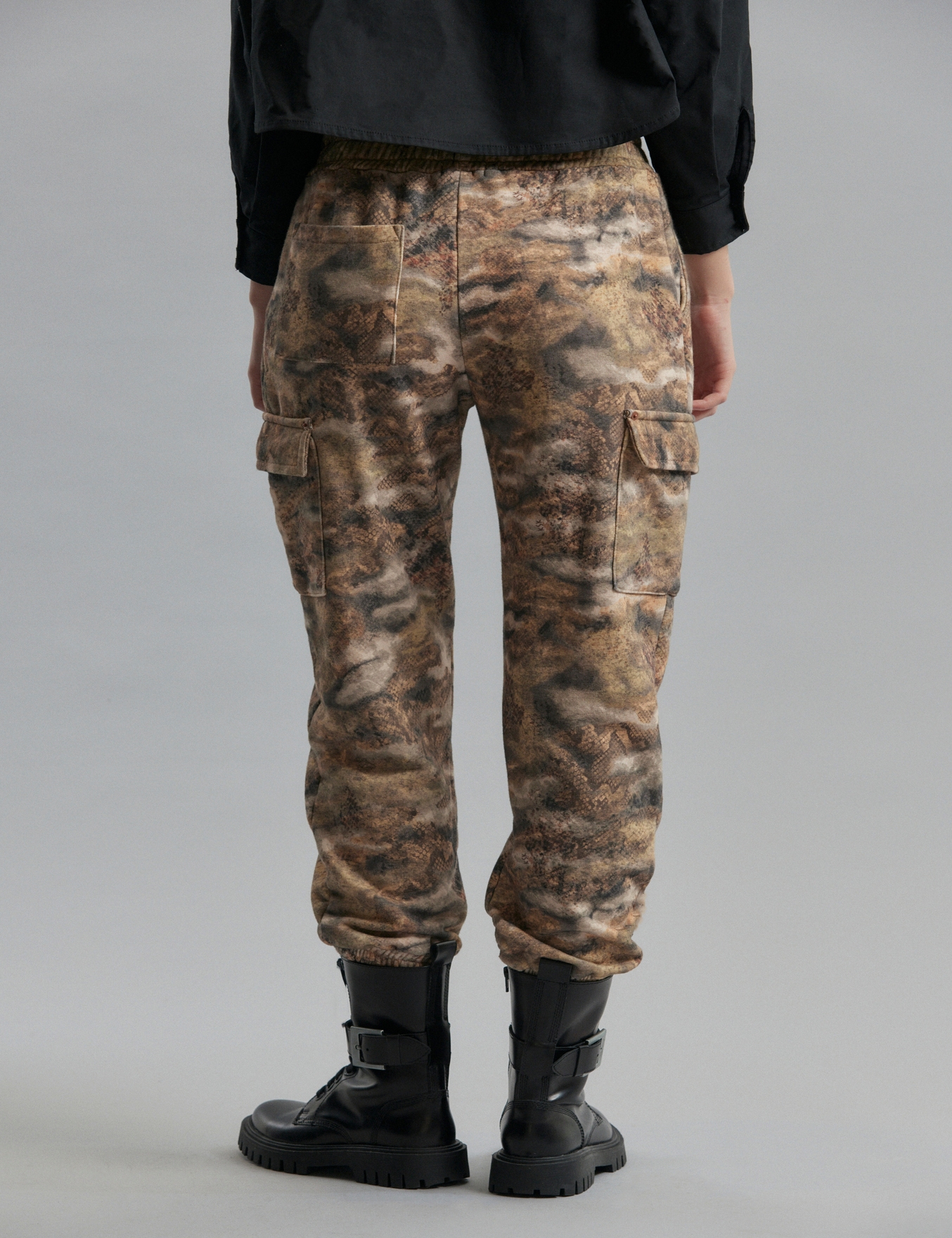 JOGGER DRAMATIC SKIN