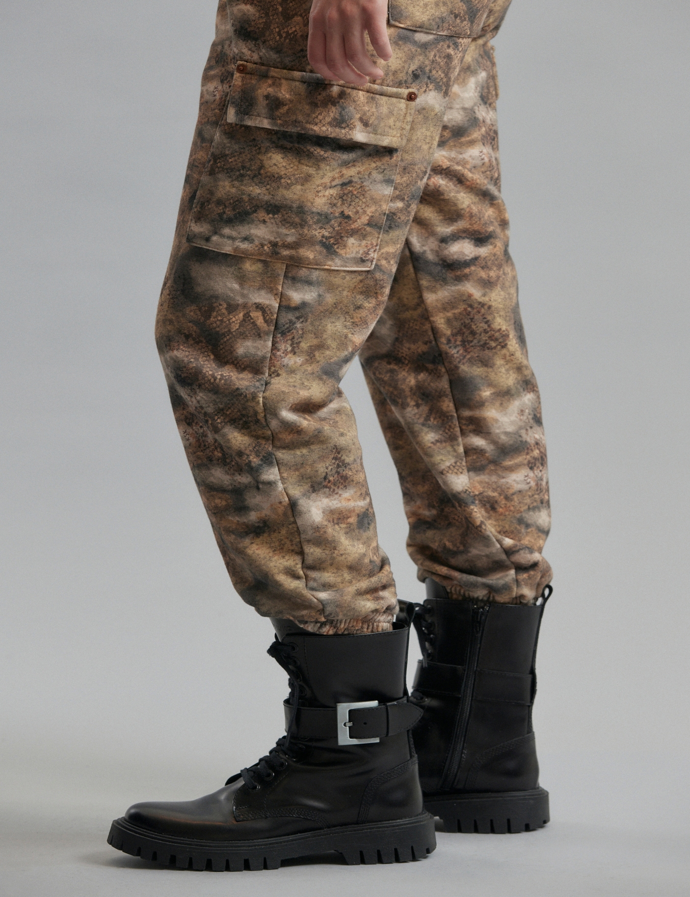 JOGGER DRAMATIC SKIN