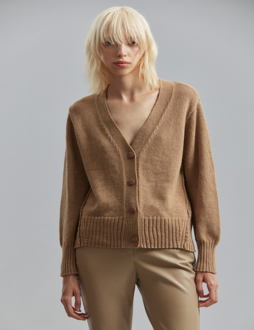 CARDIGAN I KEEP BETTING