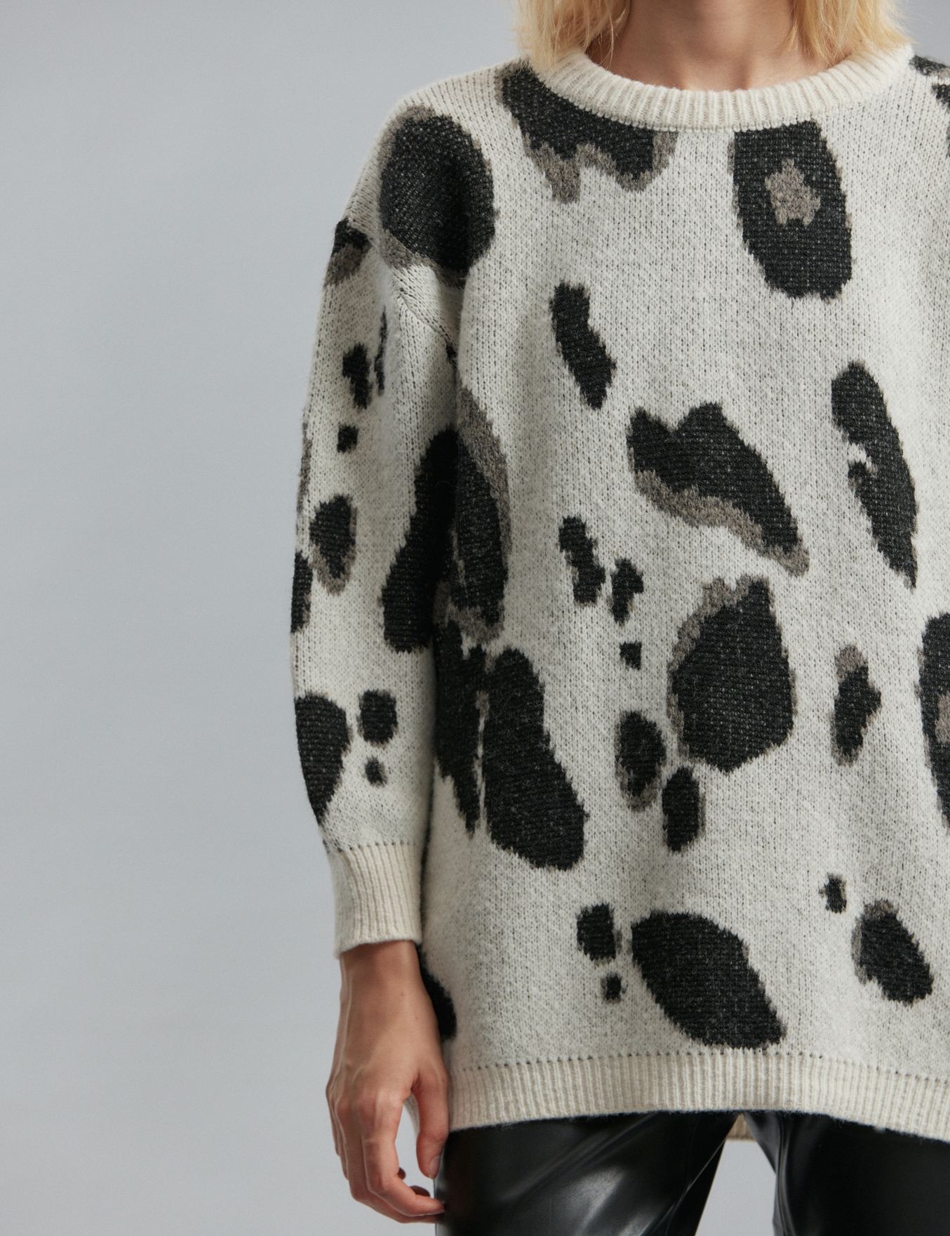 SWEATER OVERCROWDED