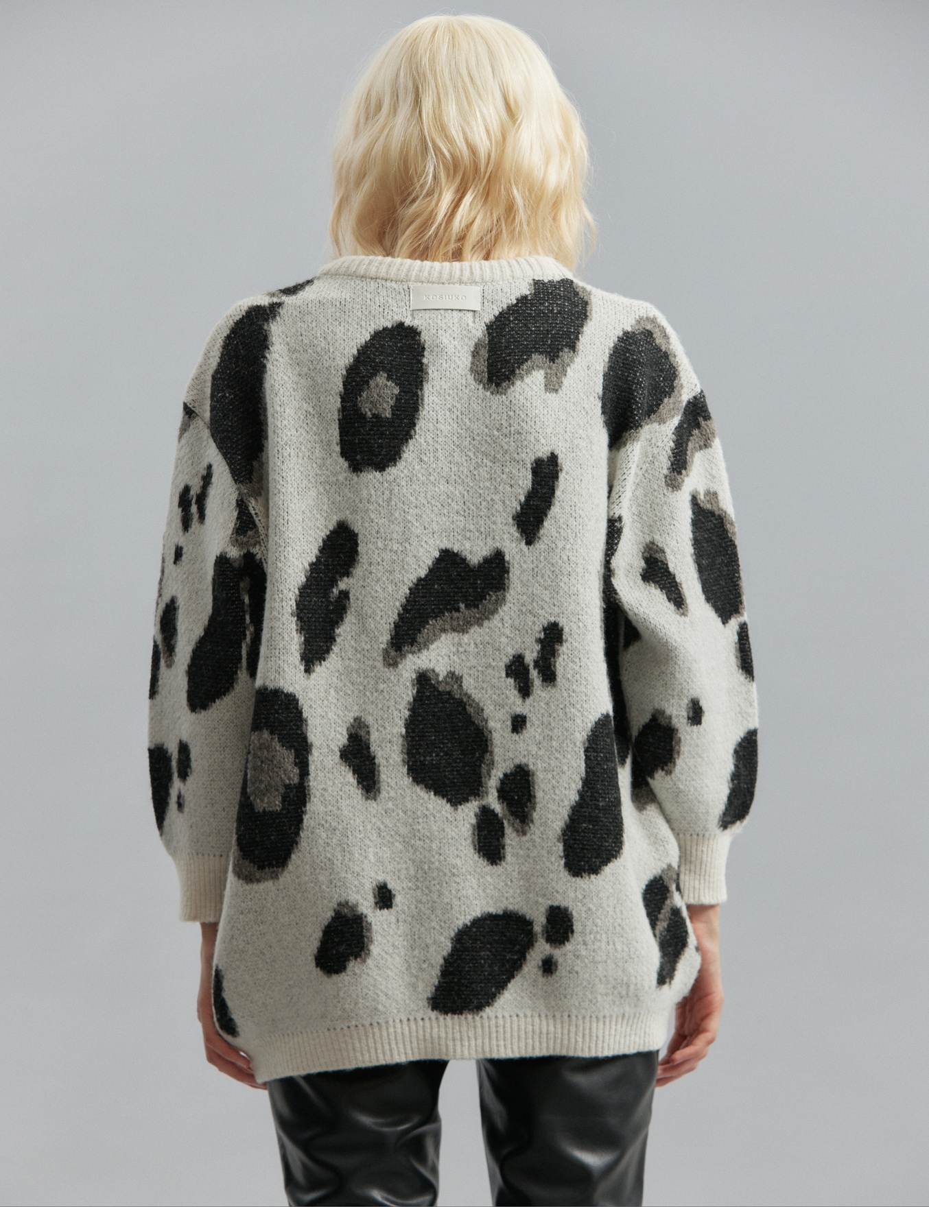 SWEATER OVERCROWDED
