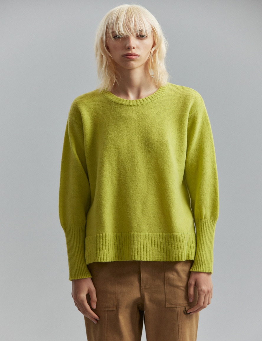 SWEATER CRITICAL