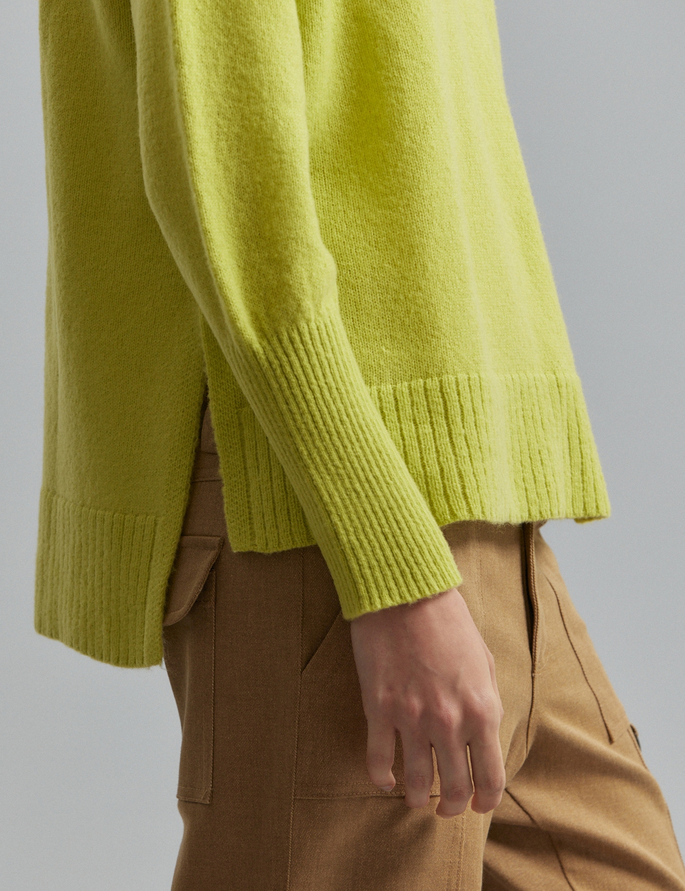 SWEATER CRITICAL