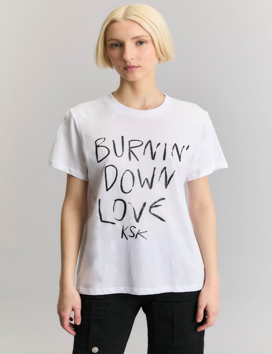 REMERA BURNING LOVE