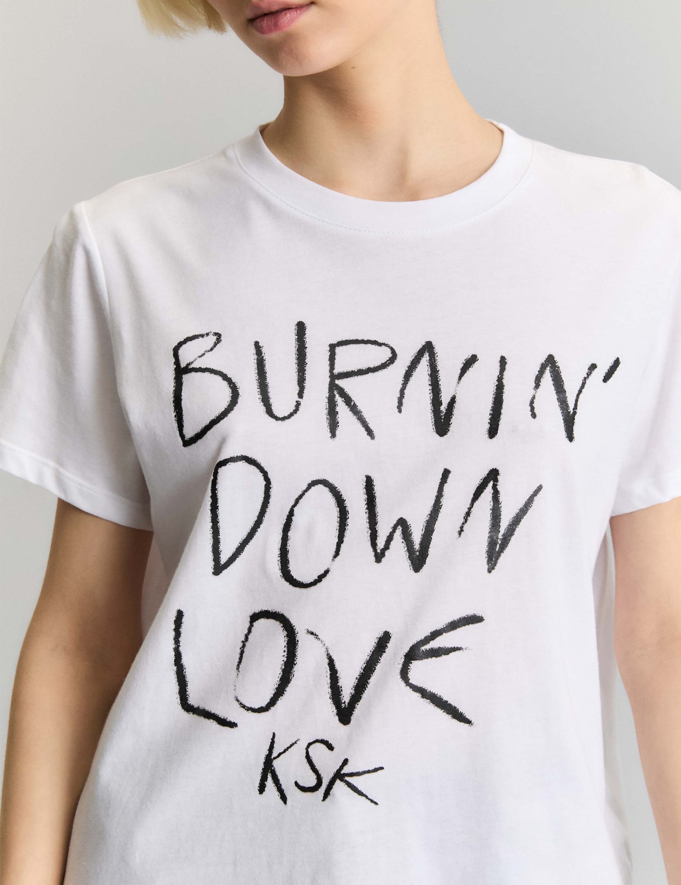 REMERA BURNING LOVE