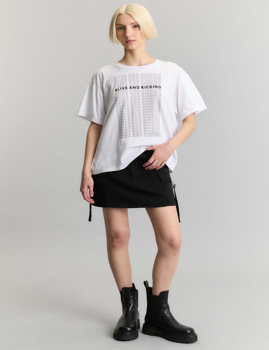 REMERA ALIVE AND KICKING