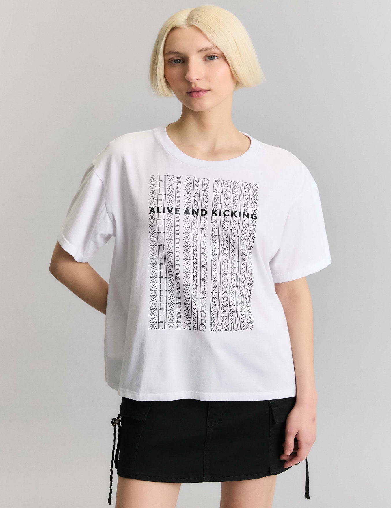 REMERA ALIVE AND KICKING