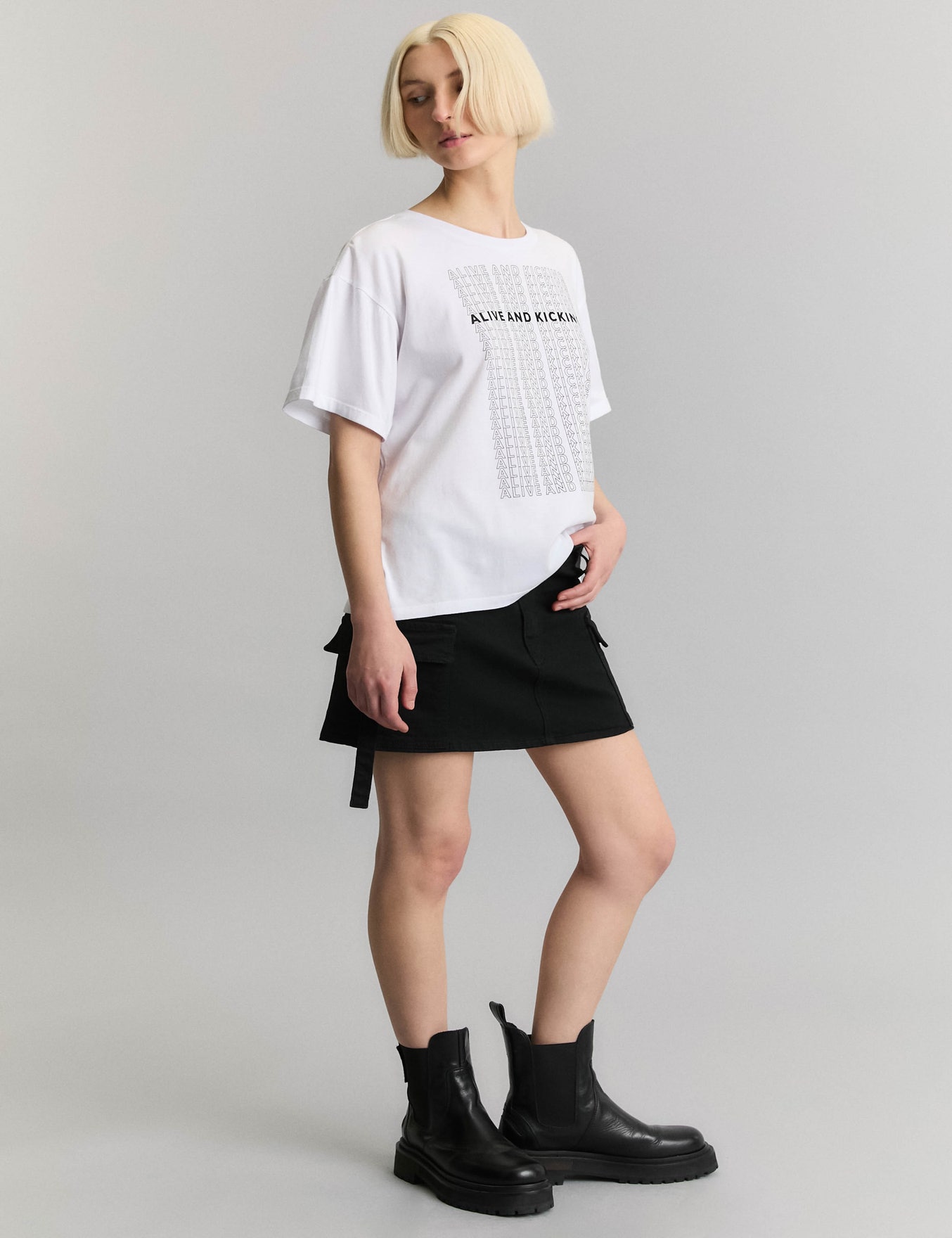 REMERA ALIVE AND KICKING