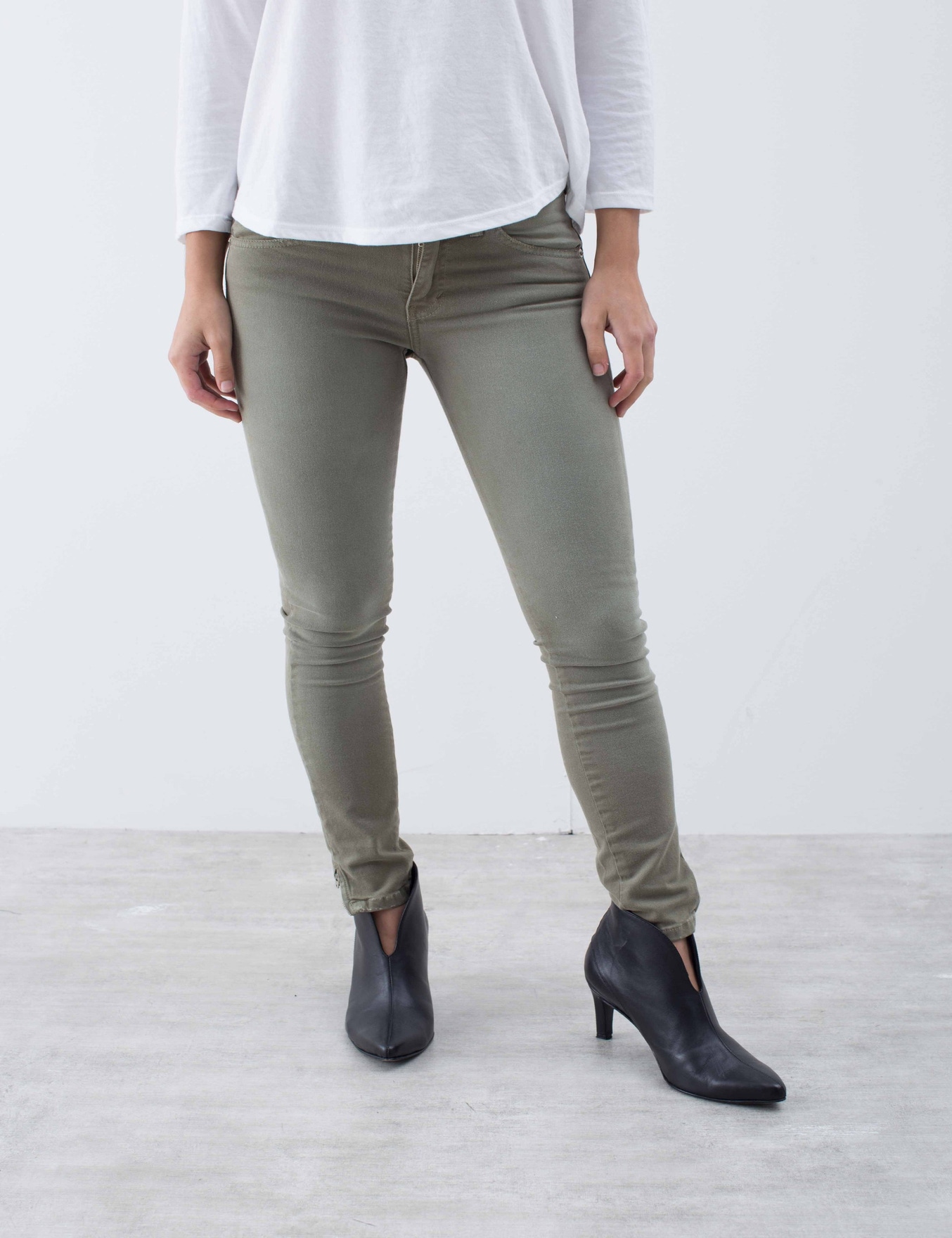 JEGGING LOW ZIPPER BACK