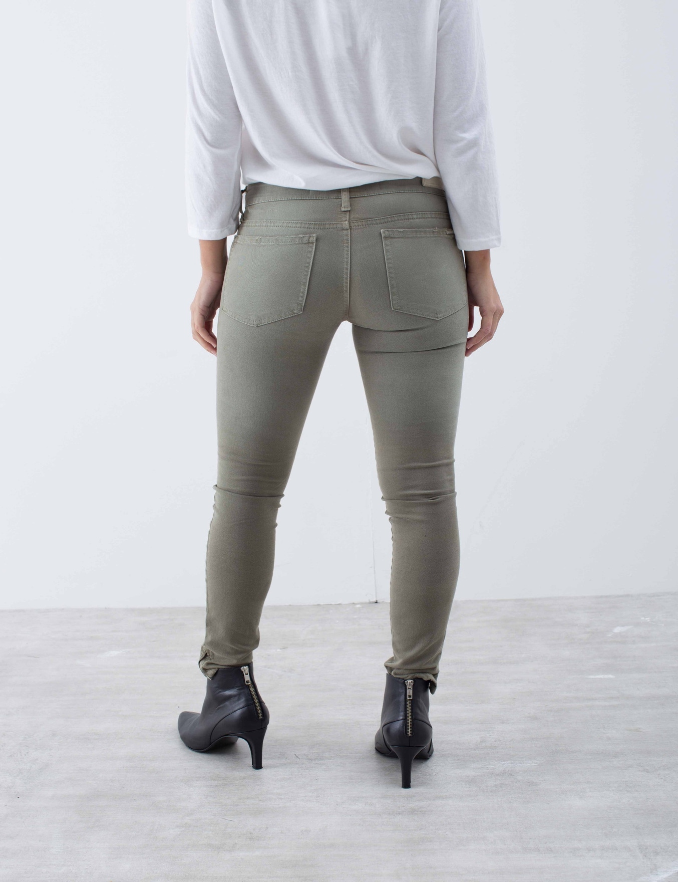 JEGGING LOW ZIPPER BACK