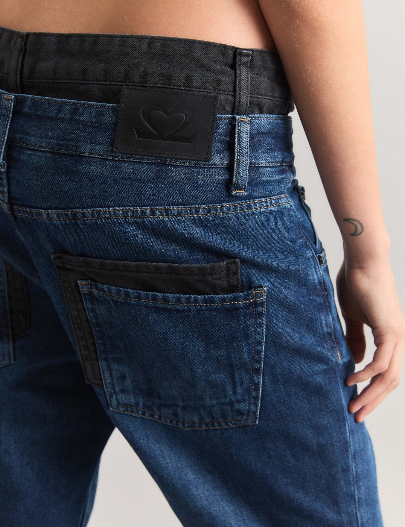 JEANS CLASH                                                                                          