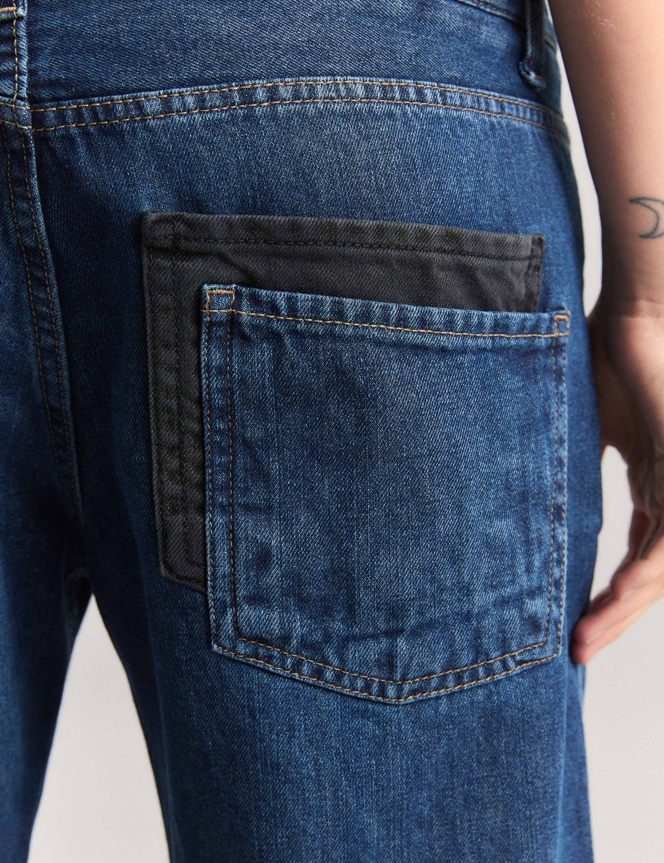 JEANS CLASH                                                                                          