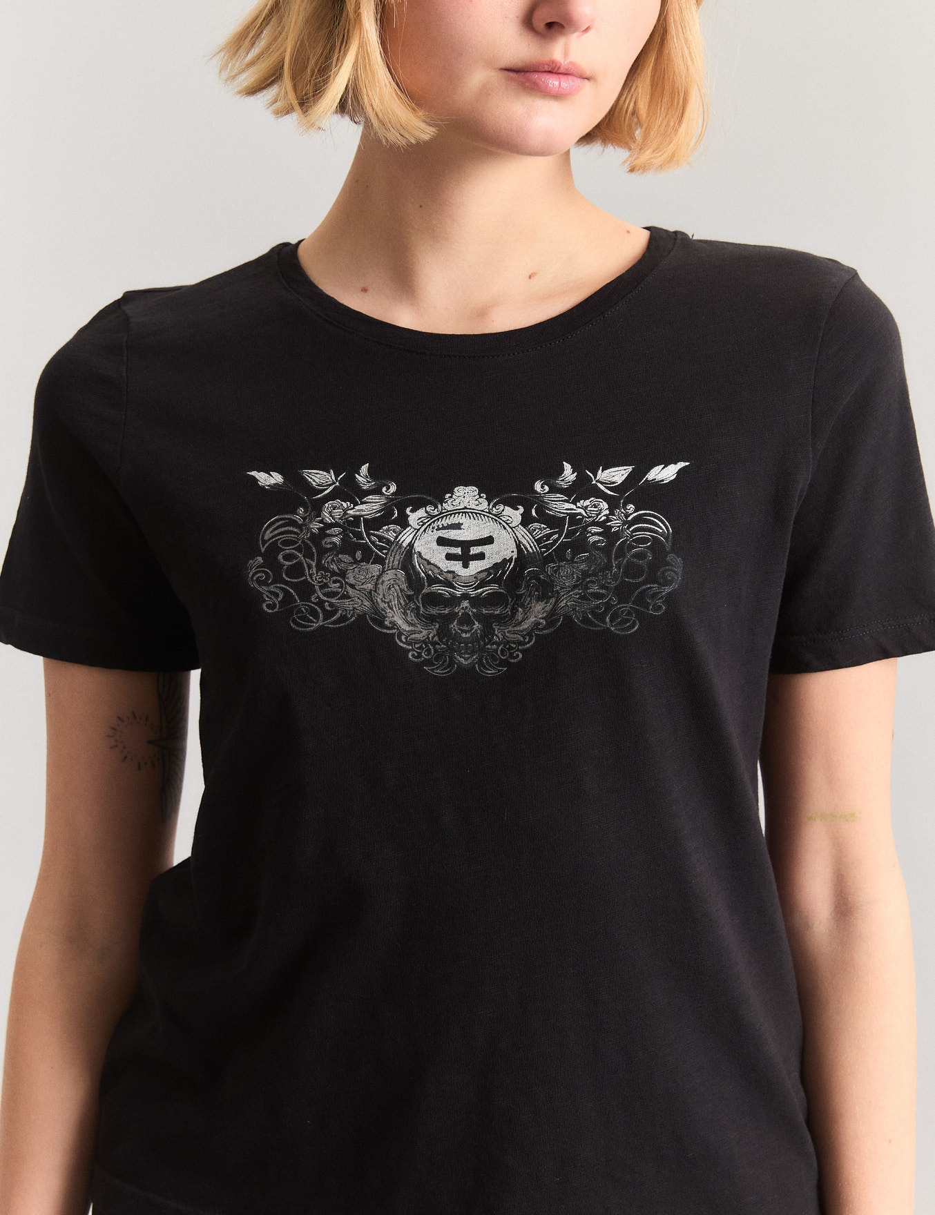 REMERA HERALDIC SKULL                                                                                