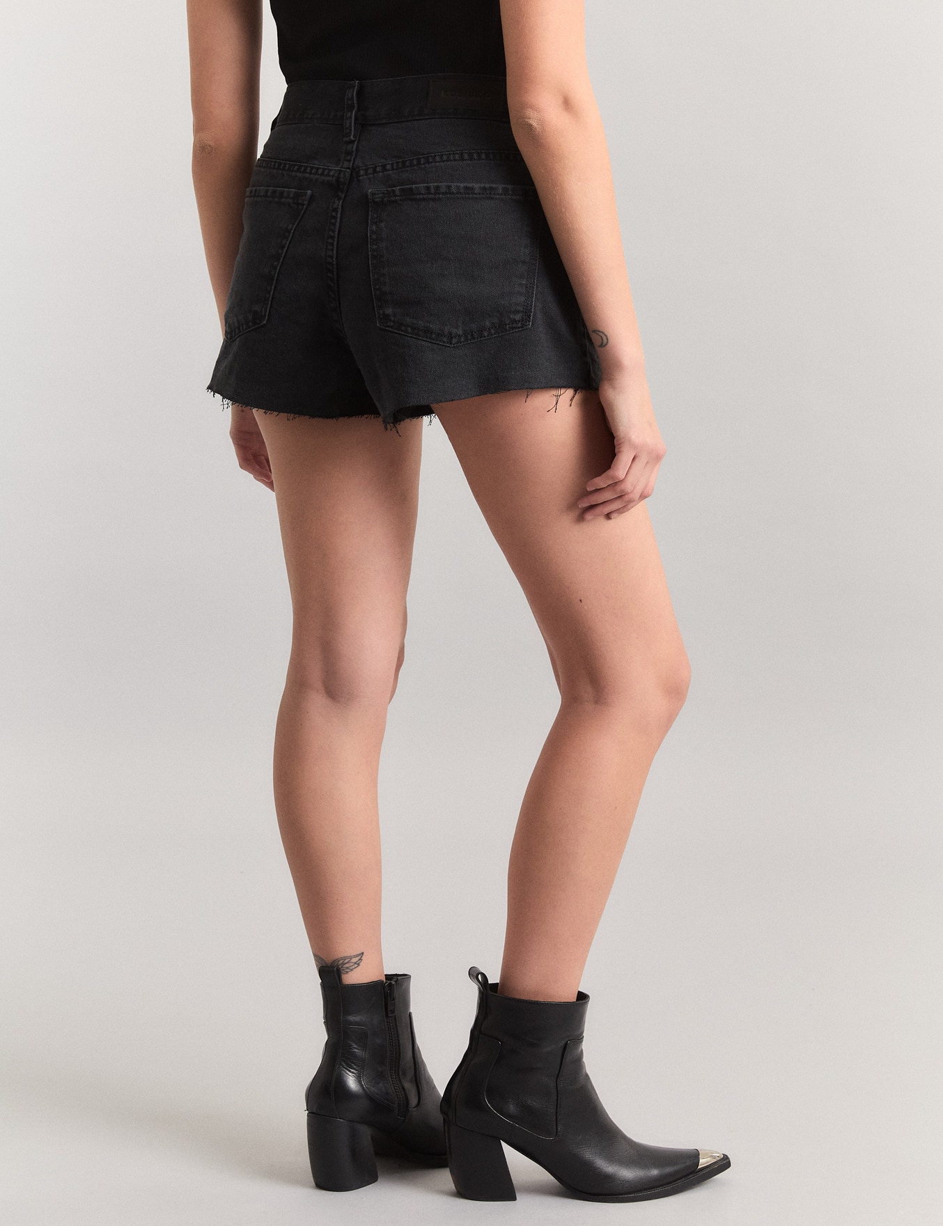 SHORT CLASSIC BLACK                                                                                  