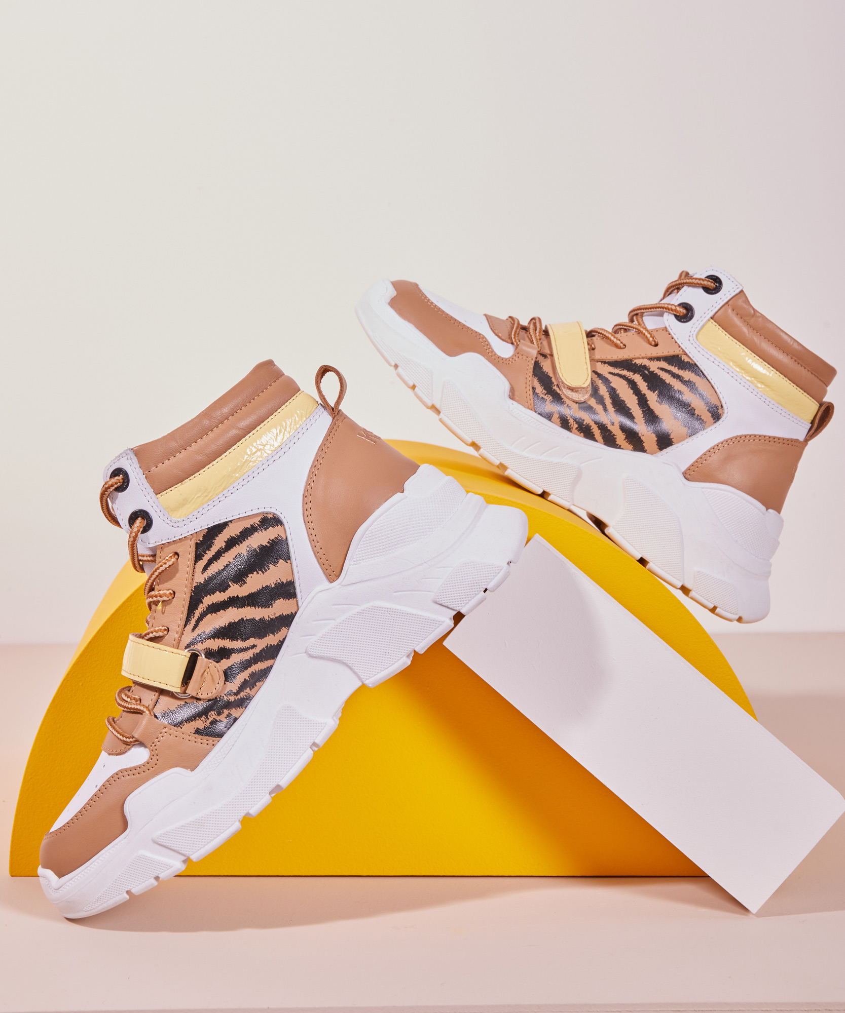 Air Force 1 Mid Off White Varsity Maize