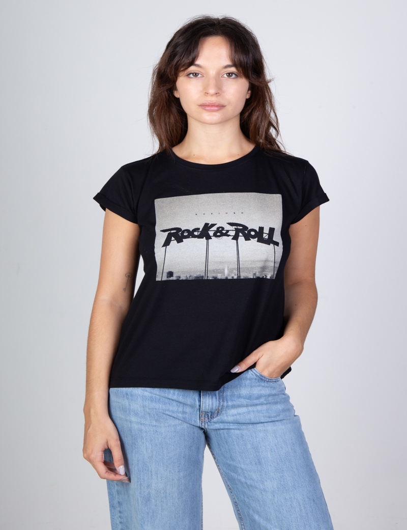 REMERA ROCK SIGN DARK                                                                                