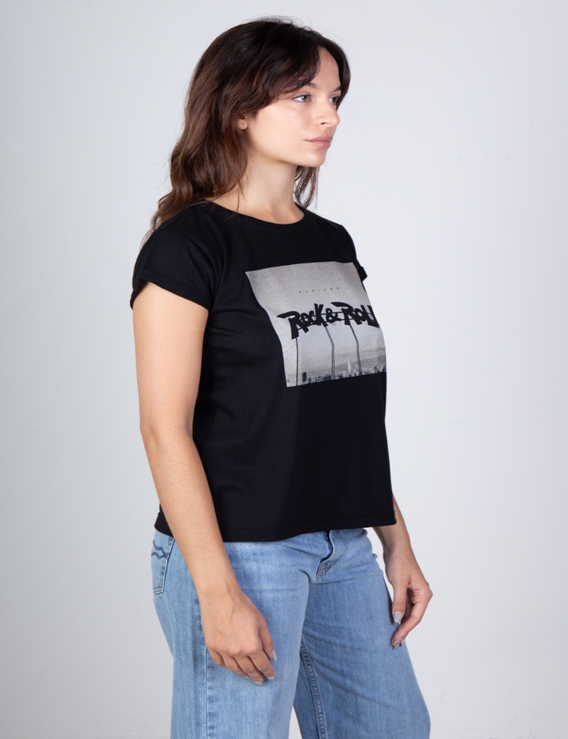 REMERA ROCK SIGN DARK                                                                                